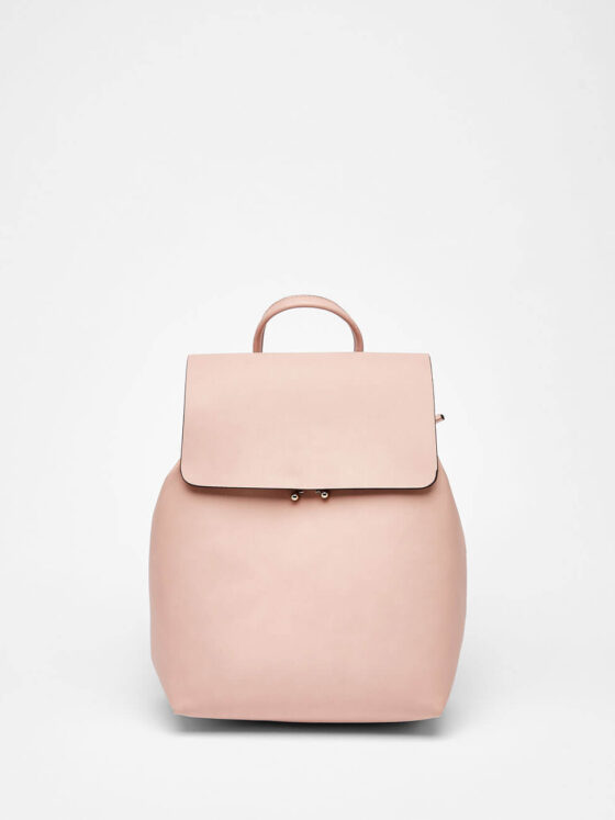 Backpack with metal fastener